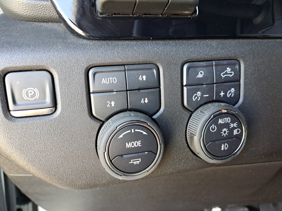 2025 Chevrolet Silverado 1500 4WD Crew Cab Short Bed LTZ
