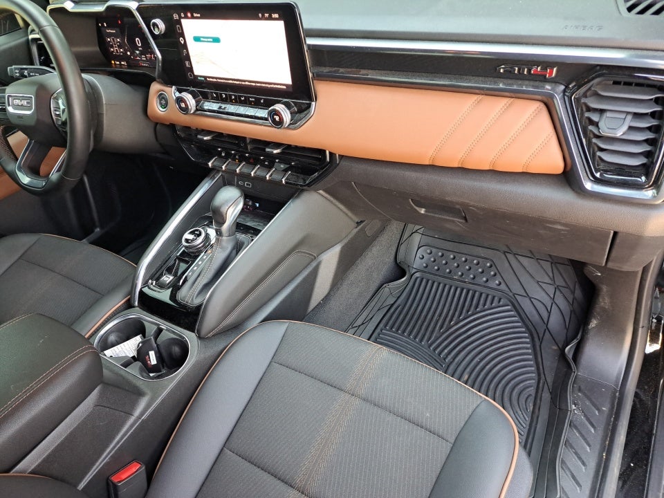 2024 GMC Canyon 4WD AT4
