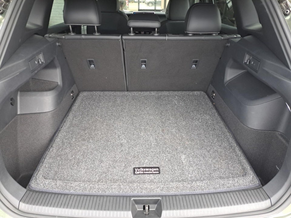 2025 Volkswagen Tiguan SE R-Line Black