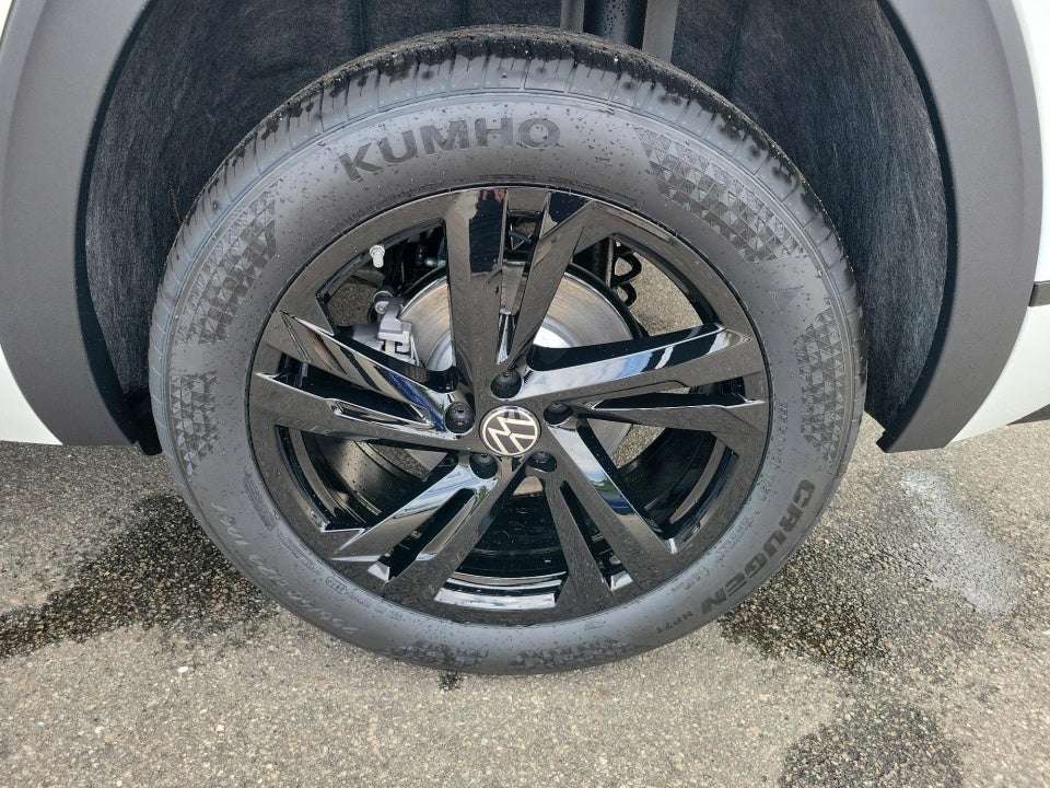 2026 Volkswagen Atlas Cross Sport SEL R-Line Black