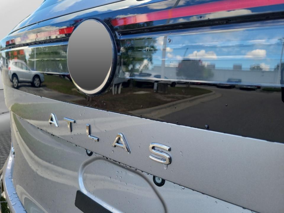 2027 Volkswagen Atlas SEL R-Line