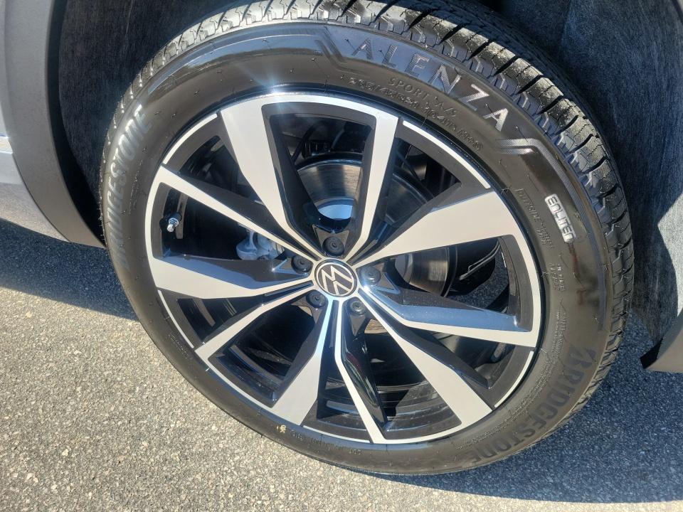 2026 Volkswagen Atlas Cross Sport 2.0T SEL Premium R-Line
