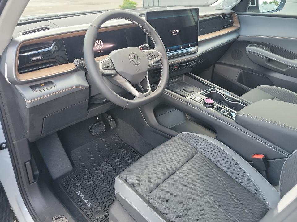 2027 Volkswagen Atlas SE w/Technology