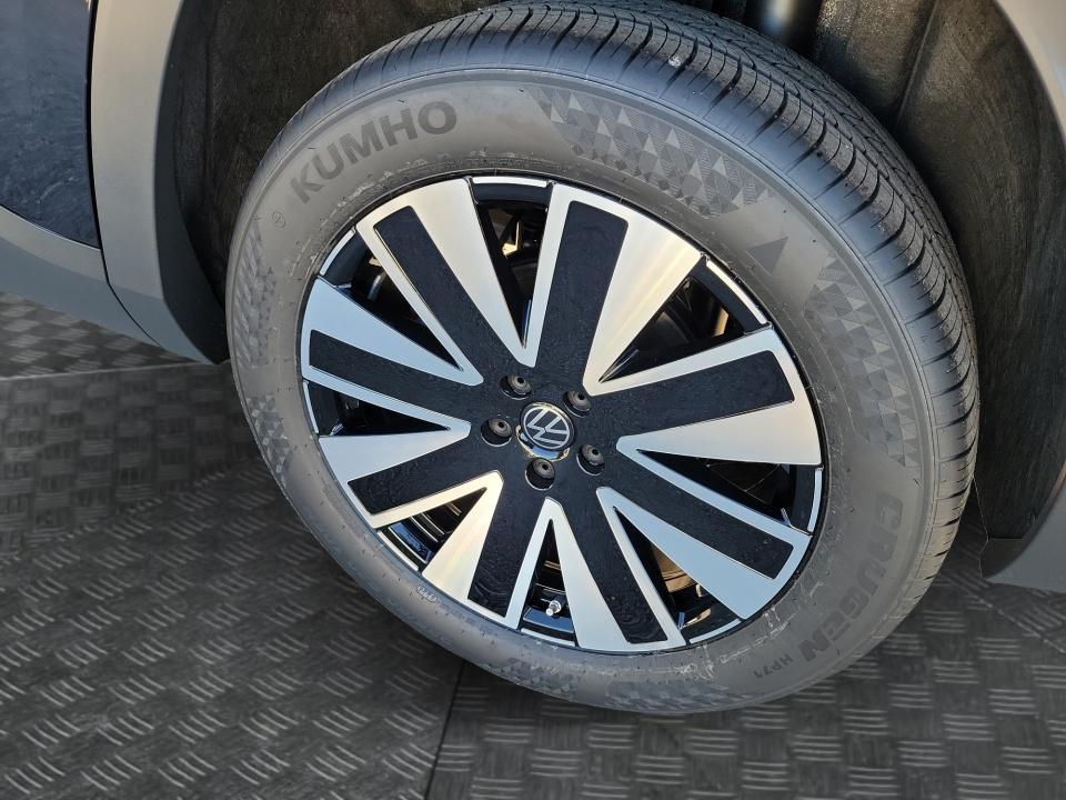 2027 Volkswagen Atlas SE w/Technology