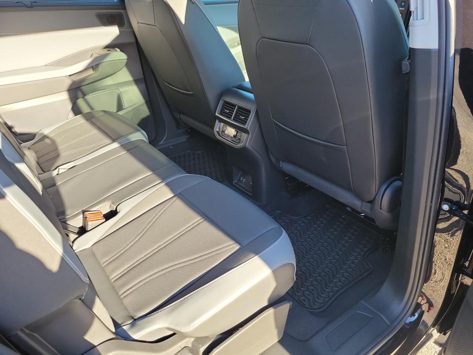 2027 Volkswagen Atlas SE w/Technology
