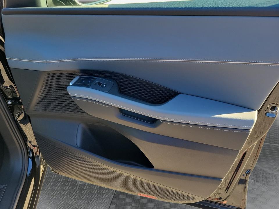 2027 Volkswagen Atlas SE w/Technology