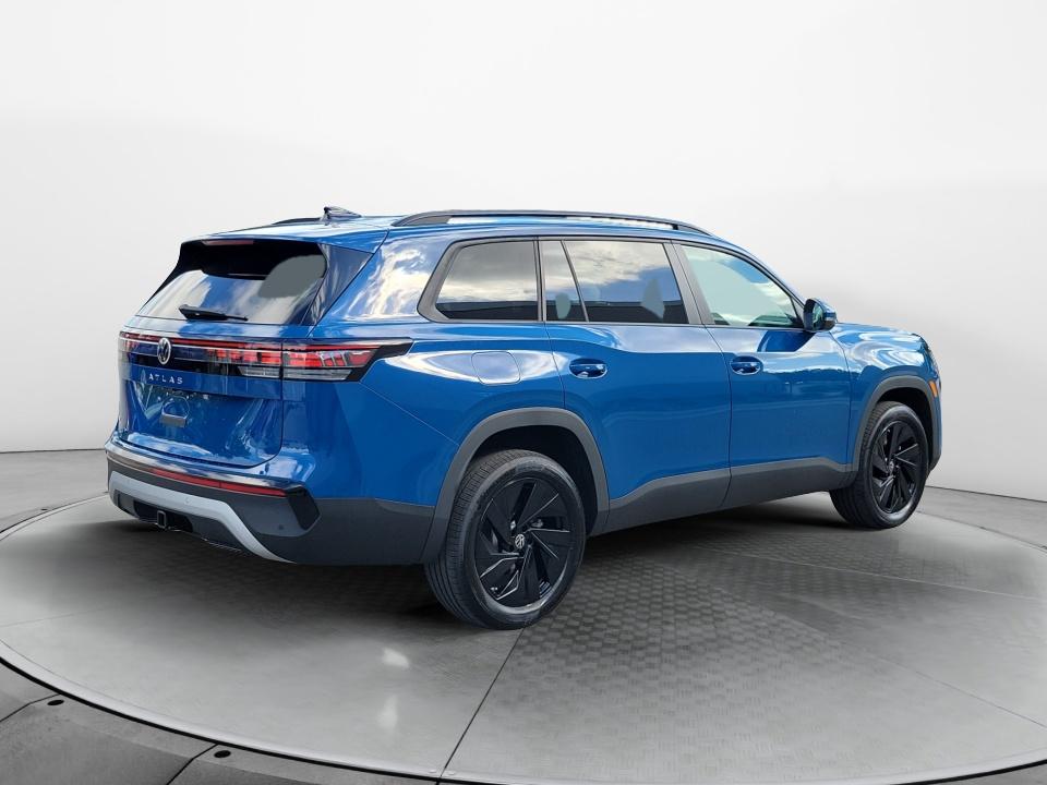 2027 Volkswagen Atlas SE w/Technology
