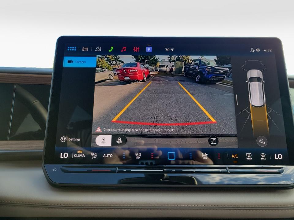 2027 Volkswagen Atlas SE w/Technology
