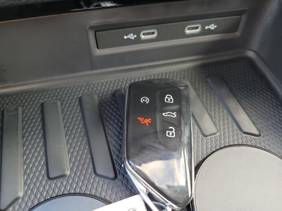 2027 Volkswagen Atlas SE w/Technology