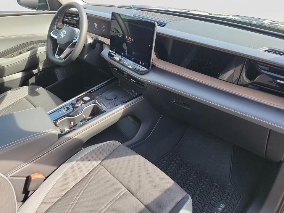 2027 Volkswagen Atlas SE w/Technology