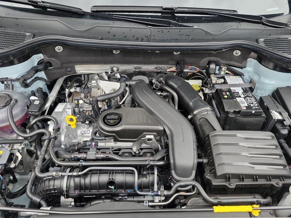 2026 Volkswagen Taos SE Black