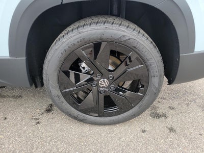 2026 Volkswagen Taos SE Black