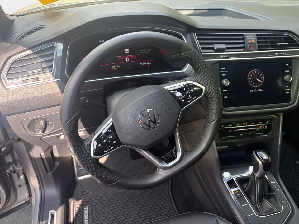 2023 Volkswagen Tiguan SE R-Line Black