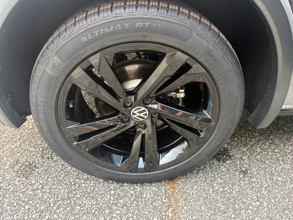 2023 Volkswagen Tiguan SE R-Line Black