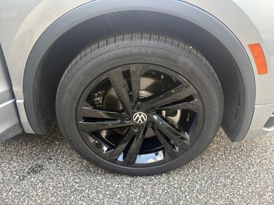 2023 Volkswagen Tiguan SE R-Line Black