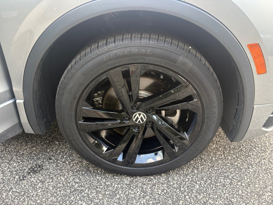 2023 Volkswagen Tiguan SE R-Line Black