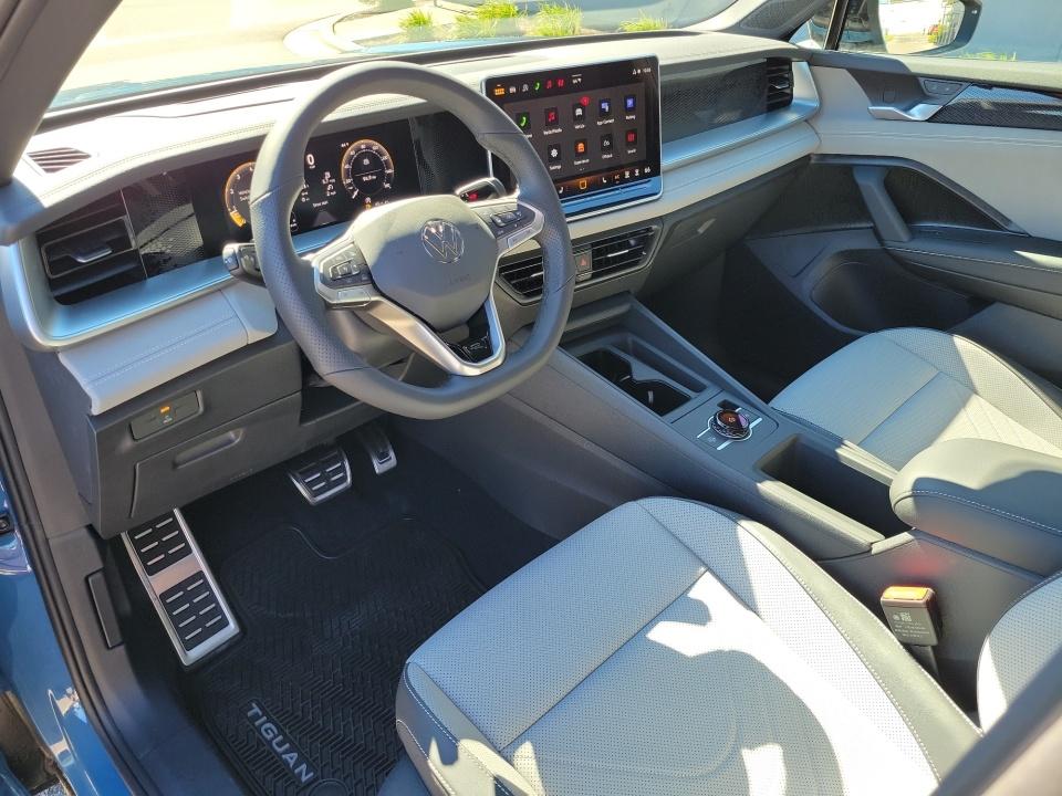 2027 Volkswagen Tiguan SE R-Line Black
