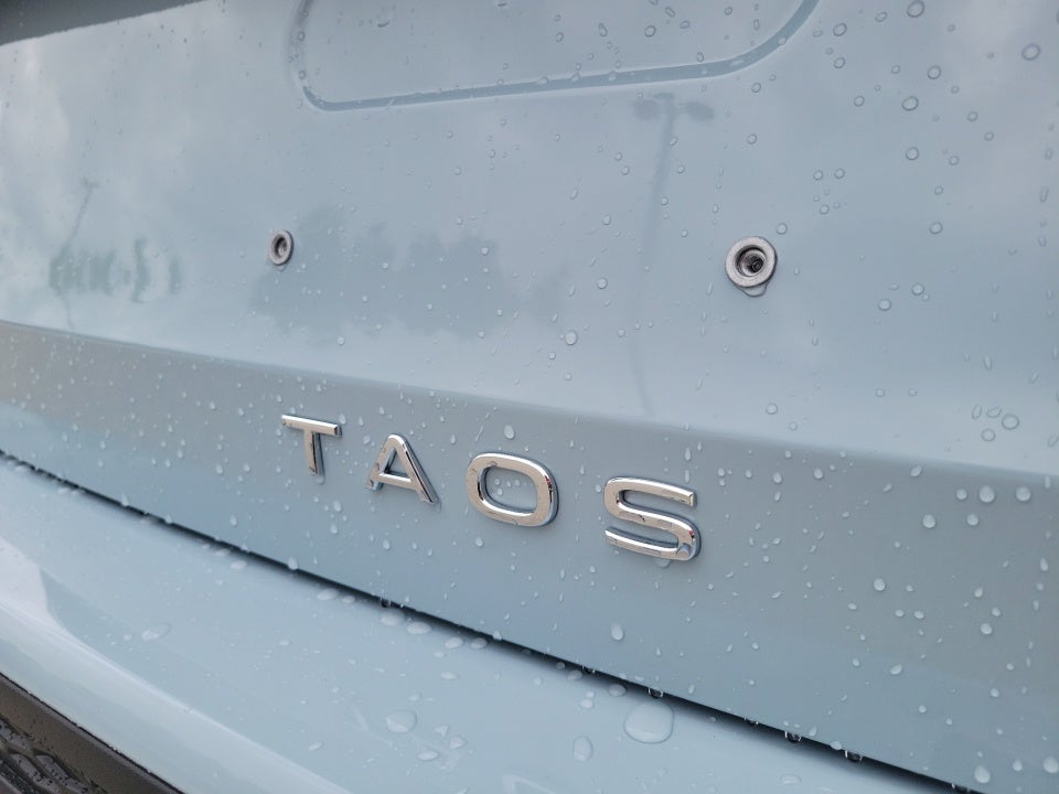 2026 Volkswagen Taos SE