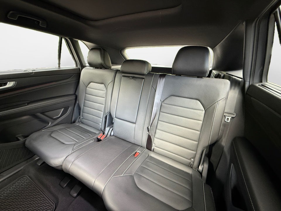 2026 Volkswagen Atlas Cross Sport SEL R-Line Black
