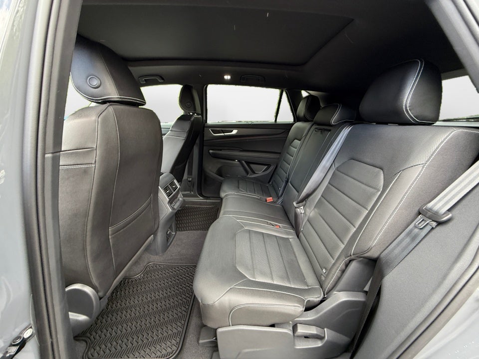 2026 Volkswagen Atlas Cross Sport SEL R-Line Black