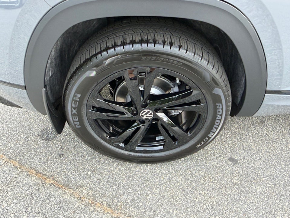 2026 Volkswagen Atlas Cross Sport SEL R-Line Black