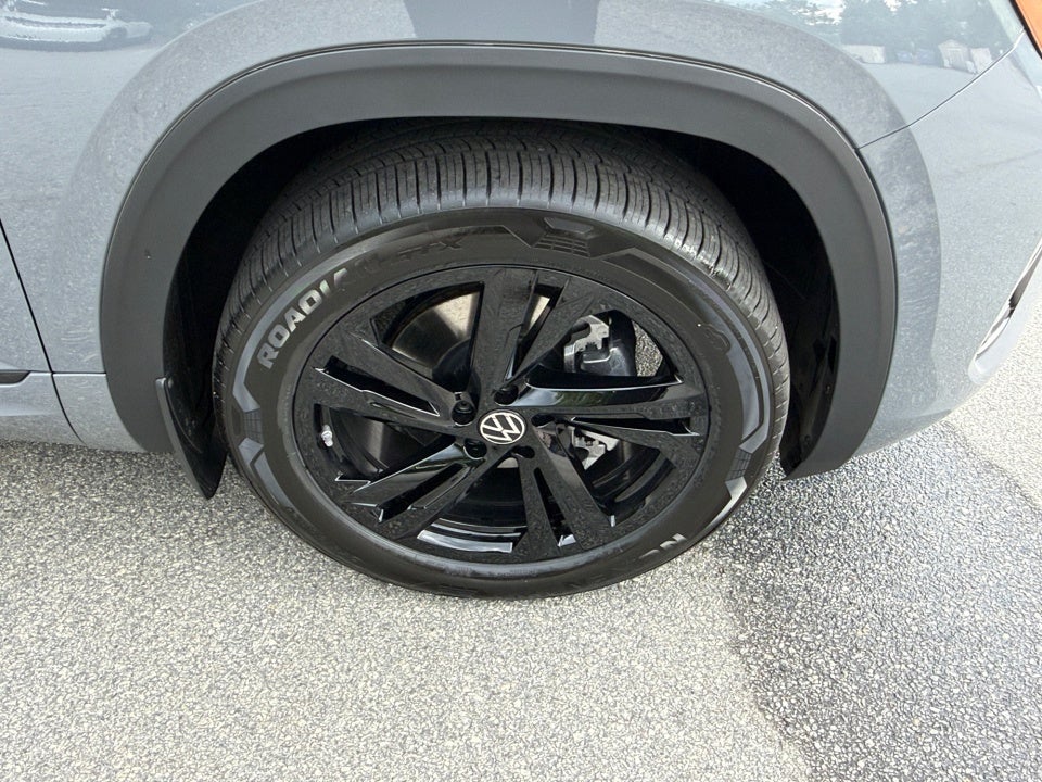 2026 Volkswagen Atlas Cross Sport SEL R-Line Black