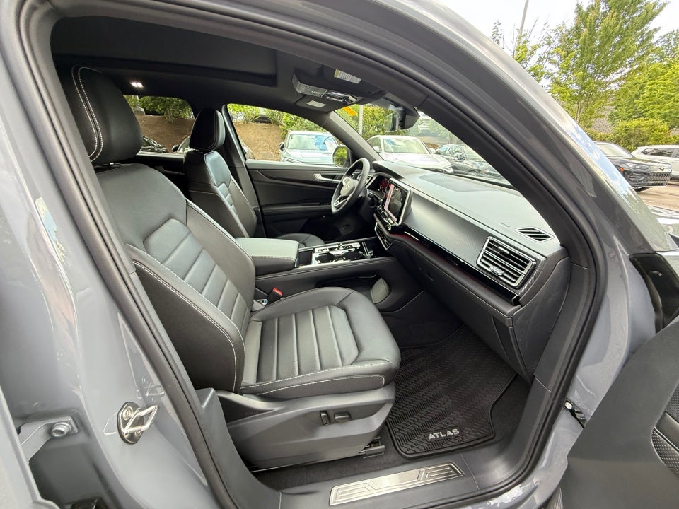 2026 Volkswagen Atlas Cross Sport SEL R-Line Black