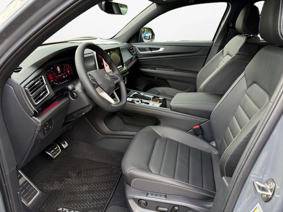 2026 Volkswagen Atlas Cross Sport SEL R-Line Black