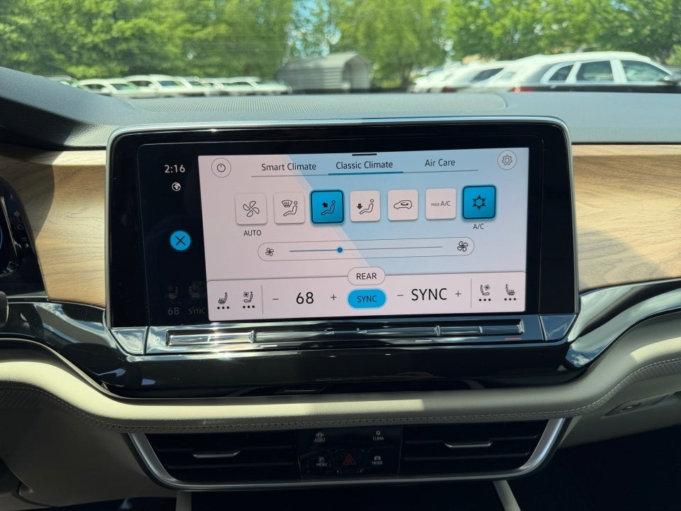 2026 Volkswagen Atlas SE with Technology