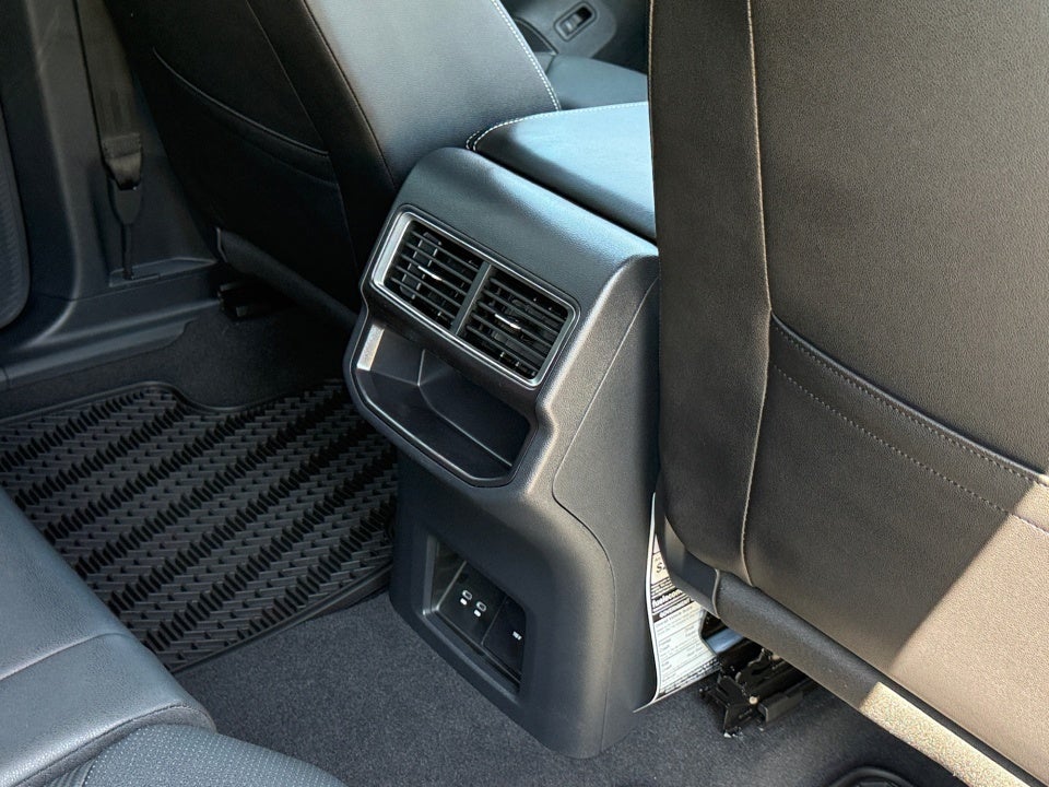 2026 Volkswagen Atlas Cross Sport SE with Technology