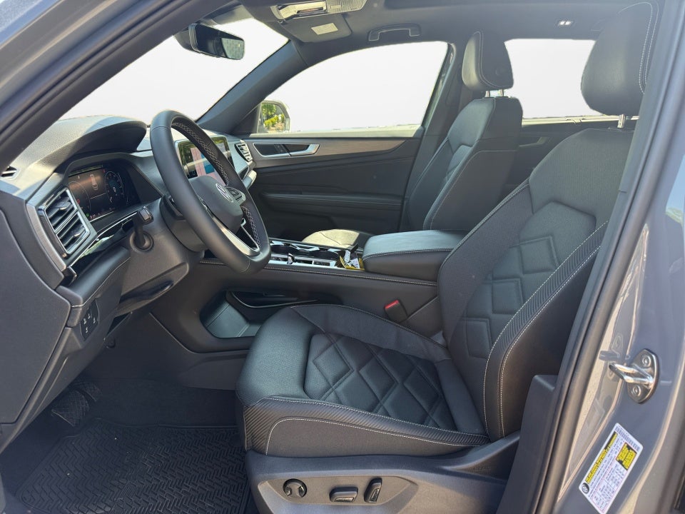 2026 Volkswagen Atlas Cross Sport SE with Technology