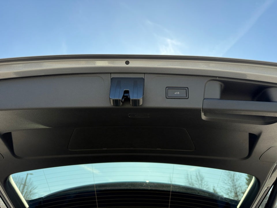2026 Volkswagen Atlas SE w/Tech - Photo 14