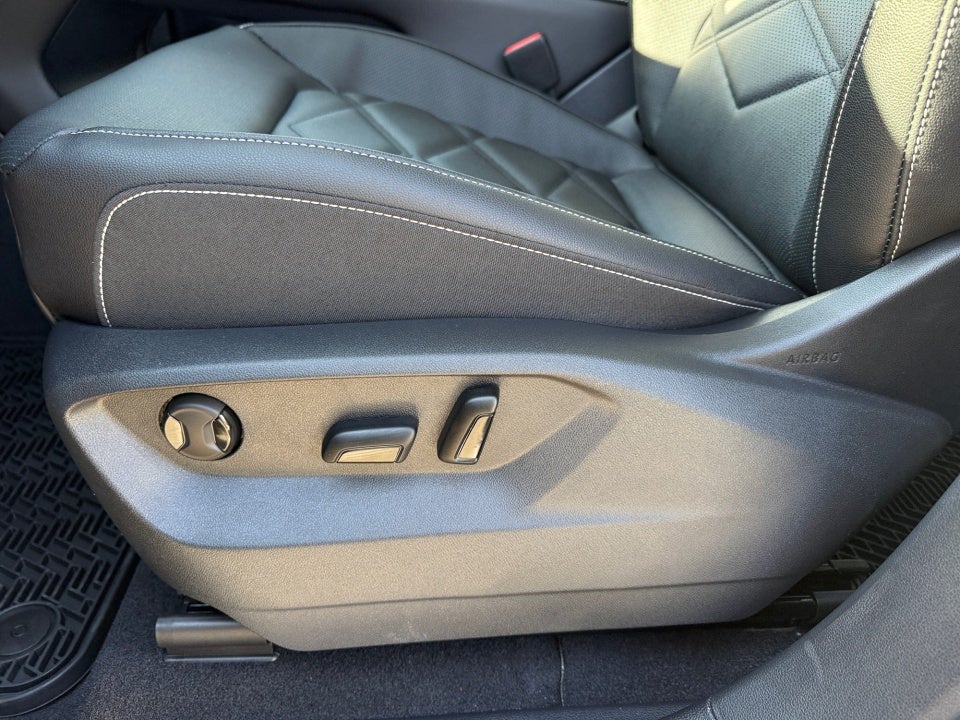 2026 Volkswagen Atlas SE w/Tech - Photo 30