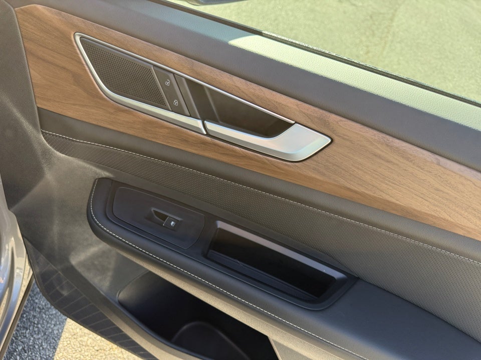 2026 Volkswagen Atlas SE w/Tech - Photo 31