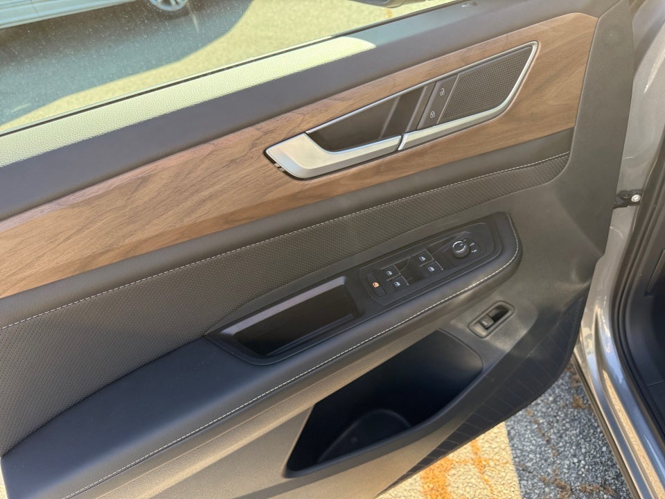 2026 Volkswagen Atlas SE w/Tech - Photo 32
