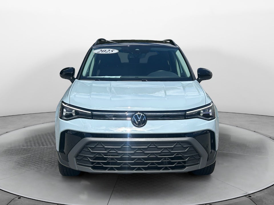 2025 Volkswagen Taos SE Black