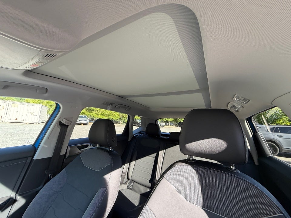 2026 Volkswagen Taos SE Black