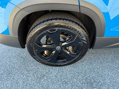 2026 Volkswagen Taos SE Black