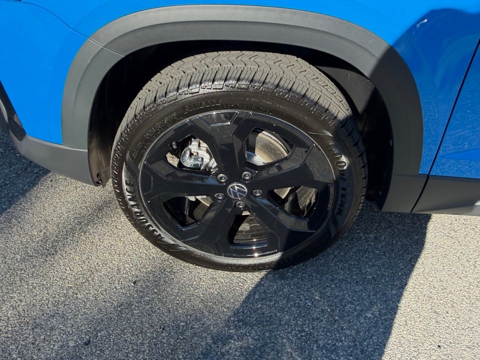 2026 Volkswagen Taos SE Black