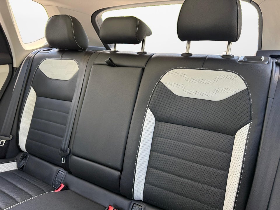 2026 Volkswagen Taos SEL