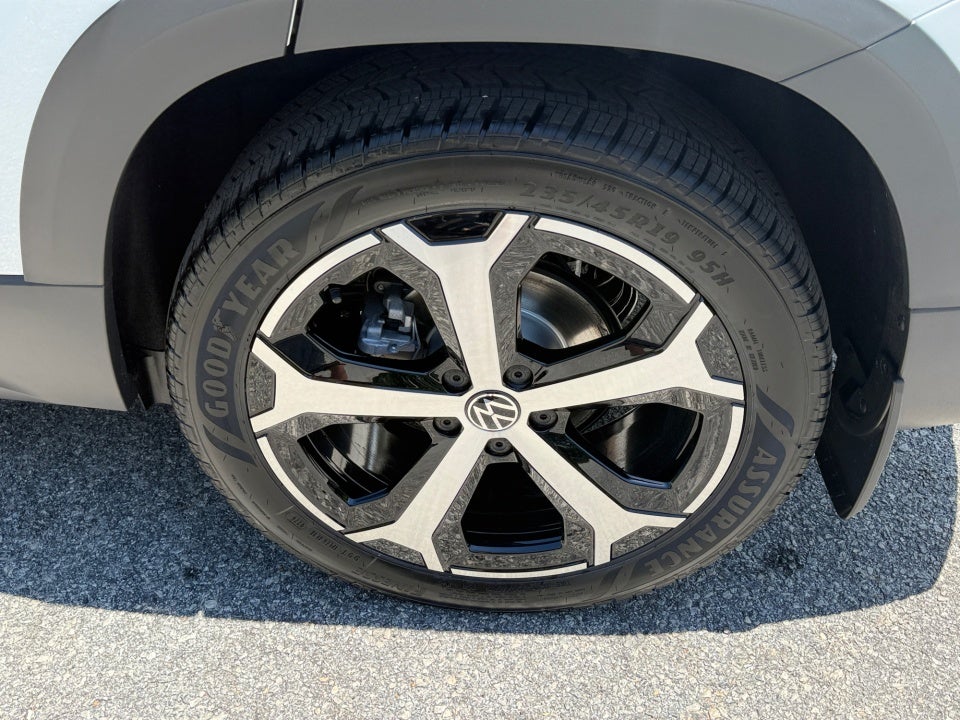 2026 Volkswagen Taos SEL