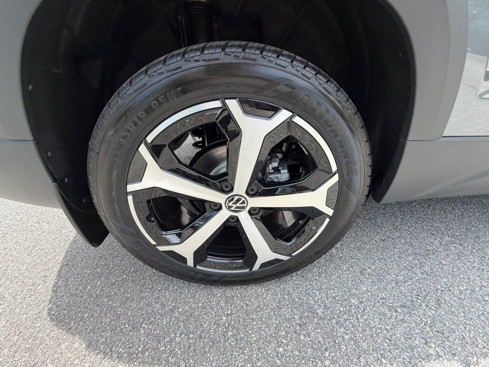 2026 Volkswagen Taos SEL