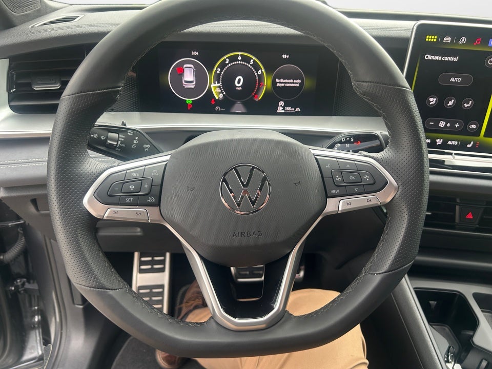 2025 Volkswagen Tiguan SE R-Line Black