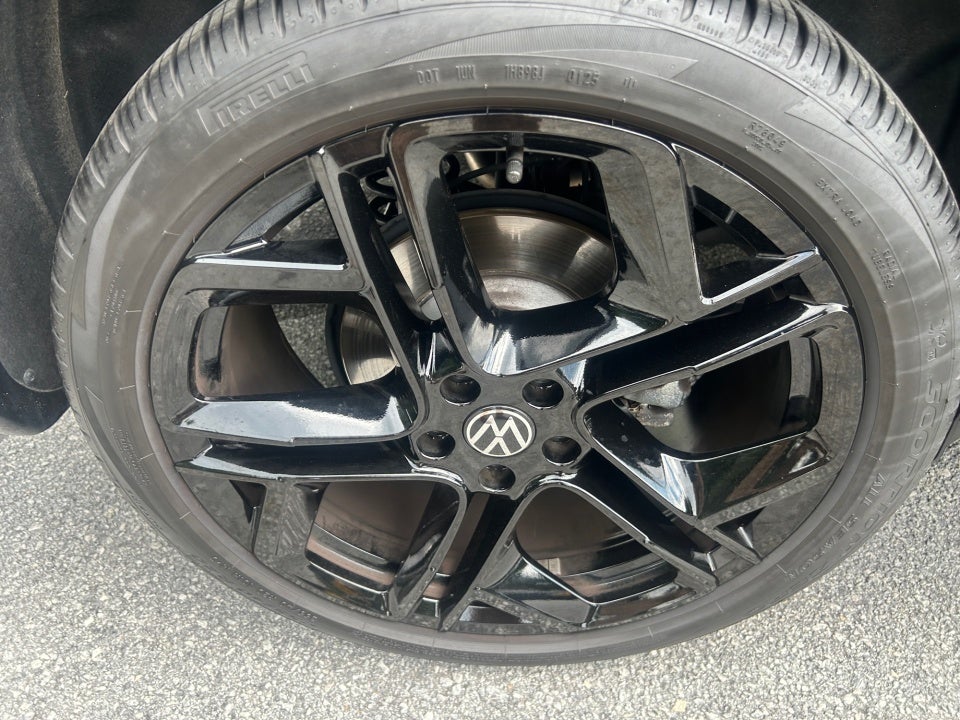 2025 Volkswagen Tiguan SE R-Line Black