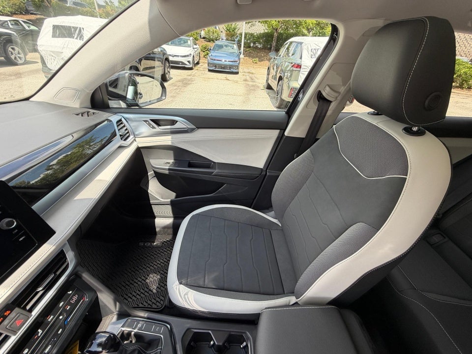 2026 Volkswagen Taos SE