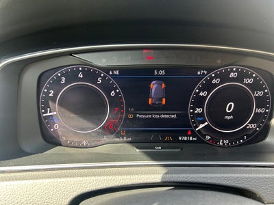 2019 Volkswagen Golf R 2.0T w/DCC & Navigation (M6)