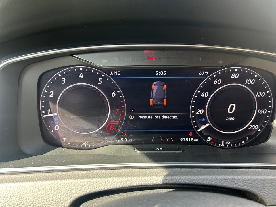 2019 Volkswagen Golf R 2.0T w/DCC & Navigation (M6)