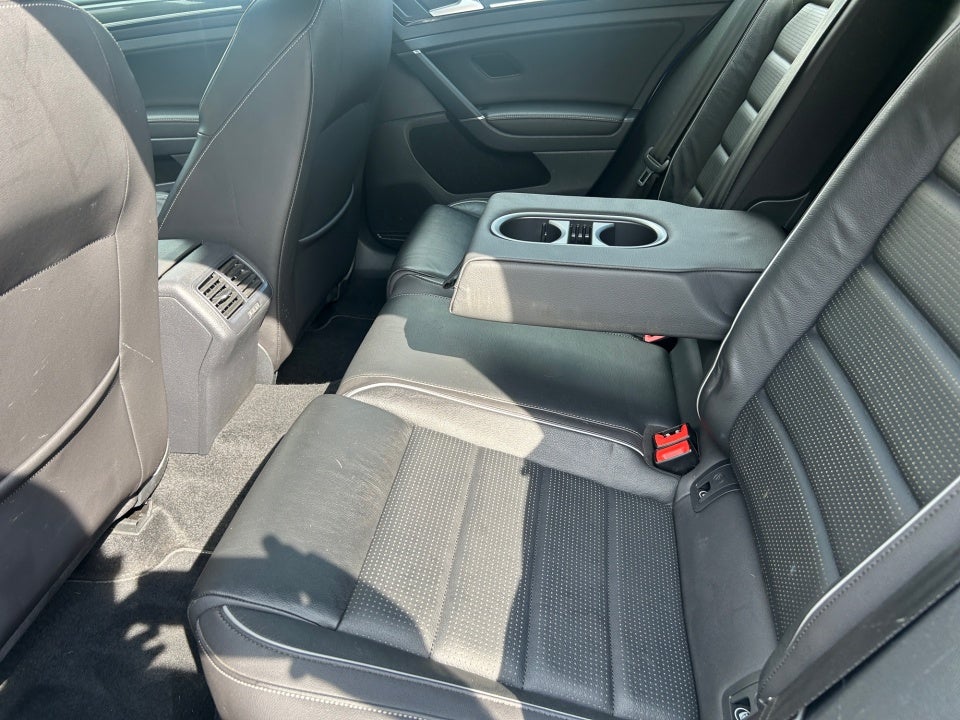 2019 Volkswagen Golf R 2.0T w/DCC & Navigation (M6)
