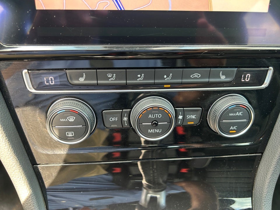 2019 Volkswagen Golf R 2.0T w/DCC & Navigation (M6)