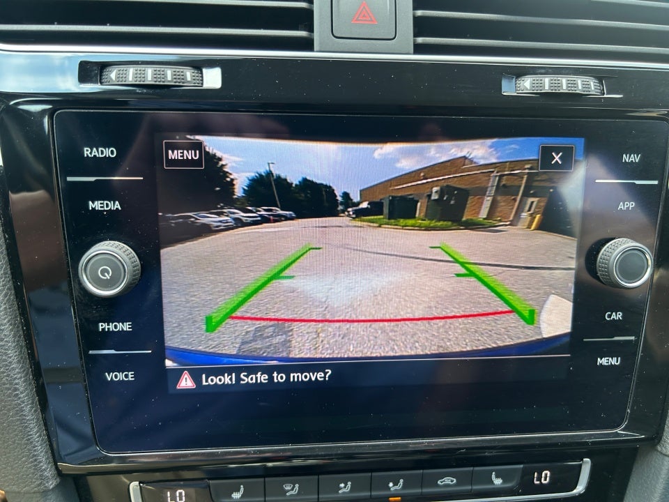 2019 Volkswagen Golf R 2.0T w/DCC & Navigation (M6)